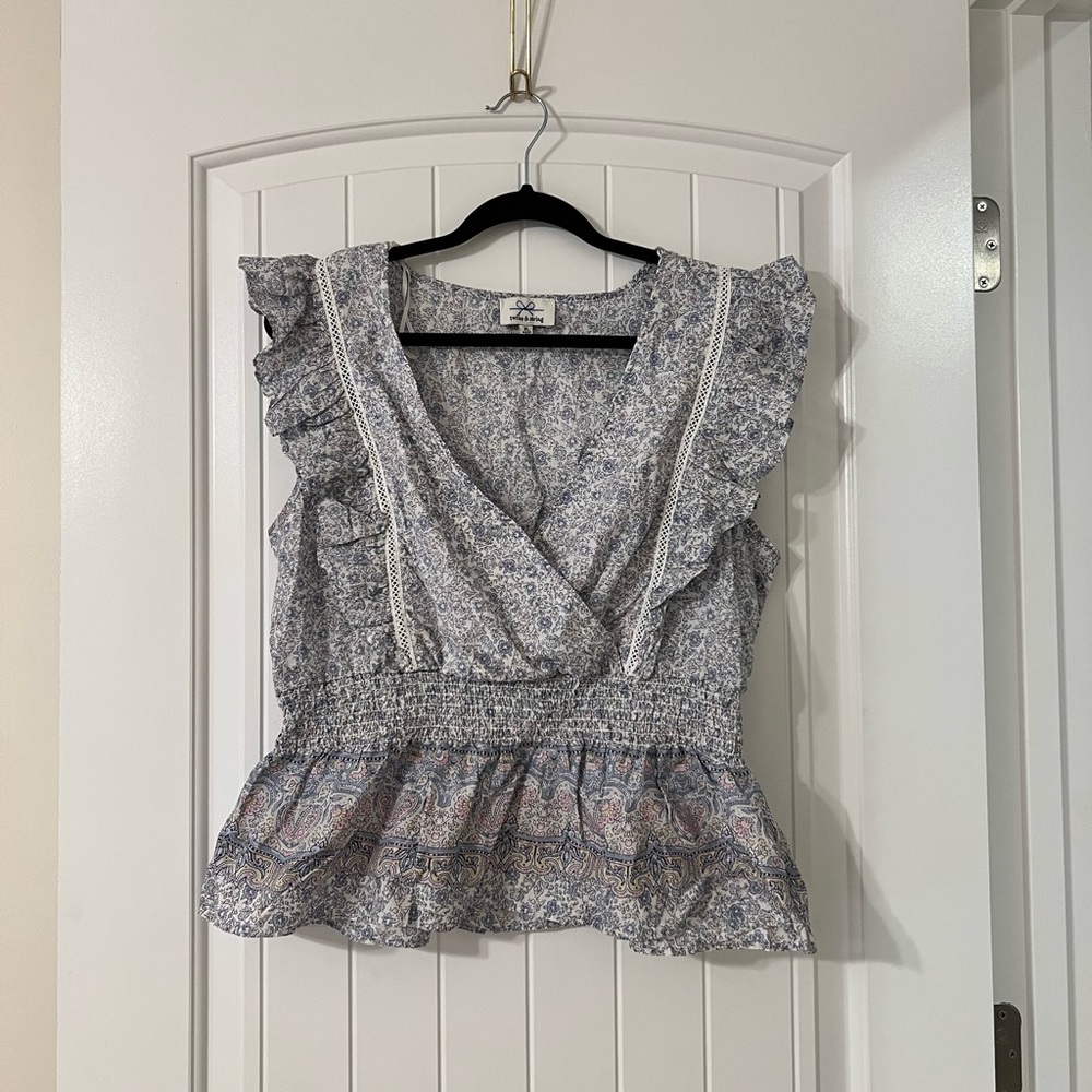 🤟🏻2/15 - Flutter sleeve peplum tank